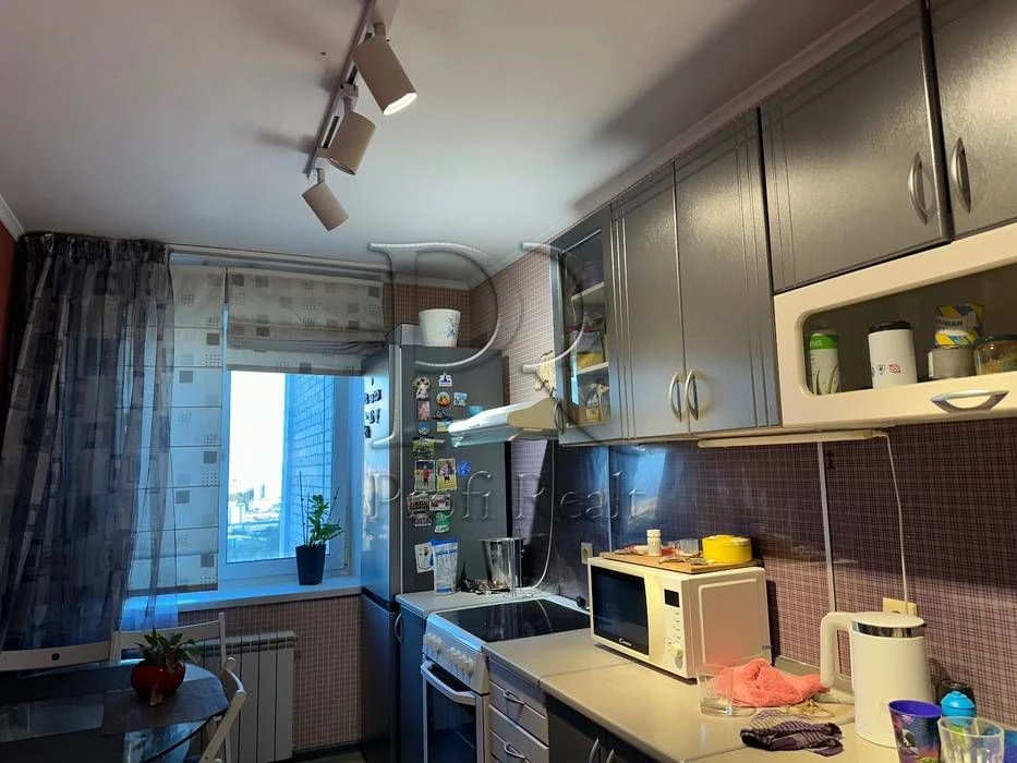 Продаж 1 кімн. квартири за адресою Полярна вулиця 8Є