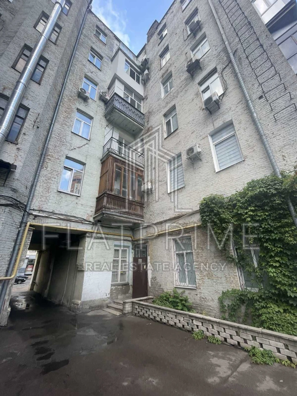 For sale (2-room = 52 m2), 47 Velyka Vasylkivska St. metro