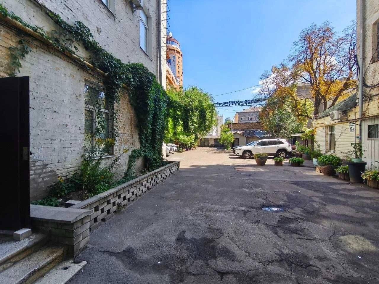 For sale (2-room = 52 m2), 47 Velyka Vasylkivska St. metro