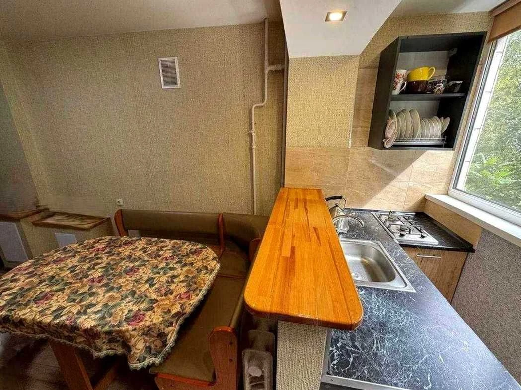 Sale of a large 46.6 m2 1-room apartment on Maksima Kryvon St.