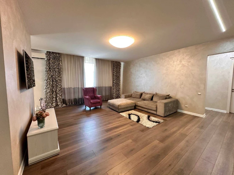 Apartment for sale/Area 120 m2/metro Lybidska/Antonovycha St.