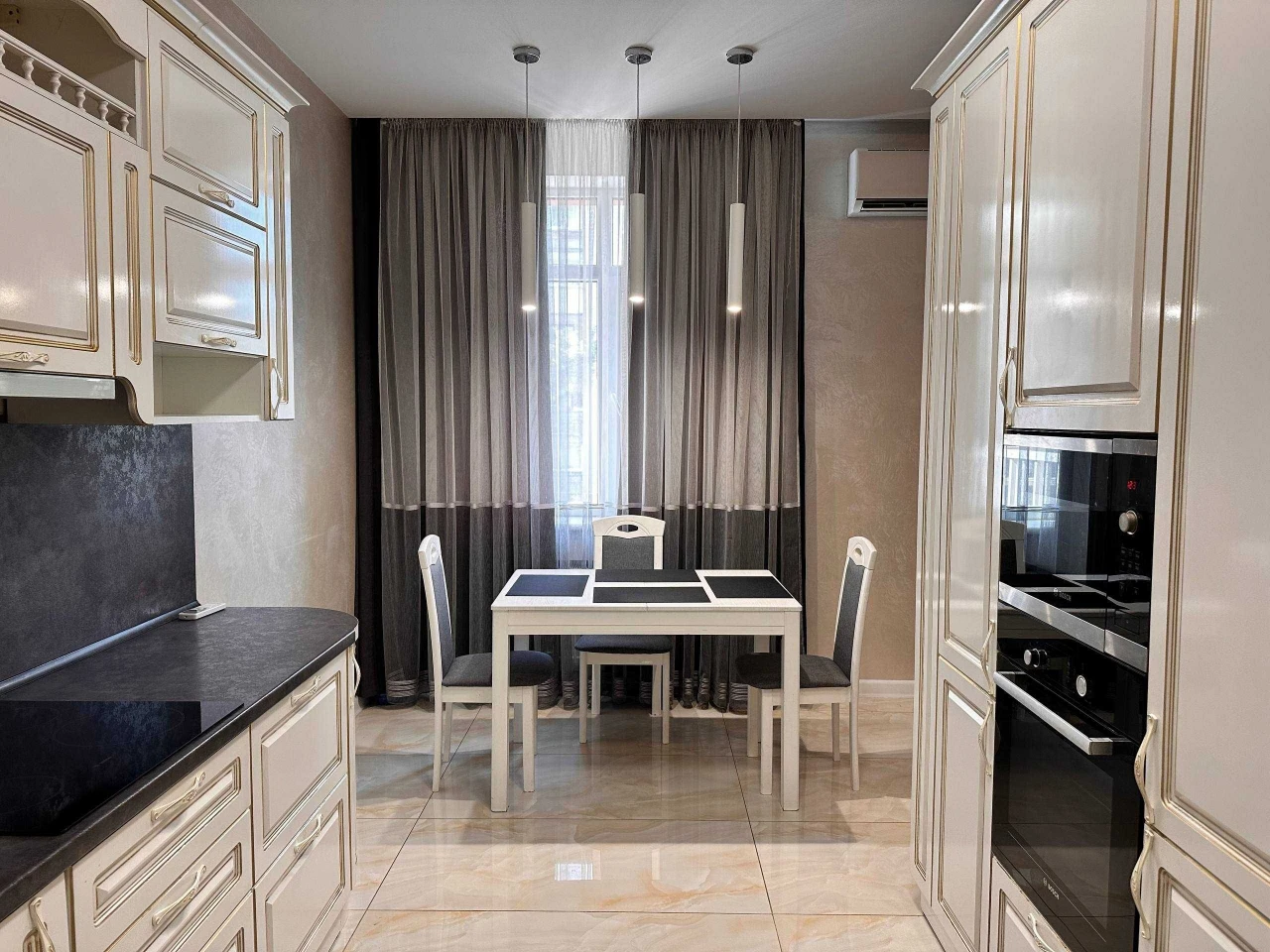 Apartment for sale/Area 120 m2/metro Lybidska/Antonovycha St.