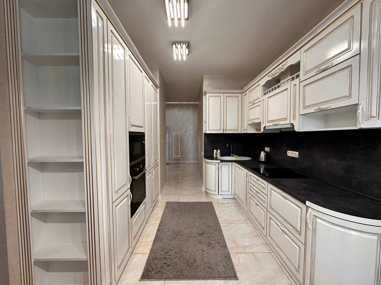 Apartment for sale/Area 120 m2/metro Lybidska/Antonovycha St.
