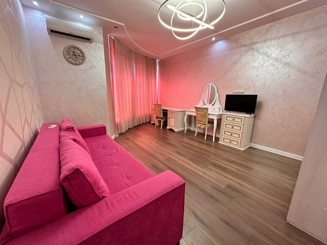 Apartment for sale/Area 120 m2/metro Lybidska/Antonovycha St.