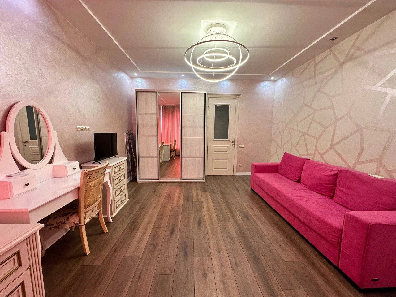 Apartment for sale/Area 120 m2/metro Lybidska/Antonovycha St.