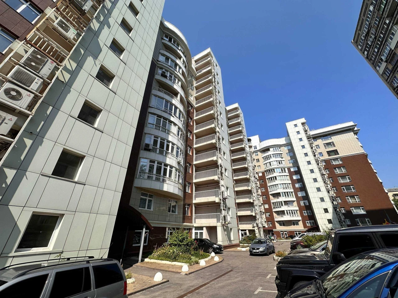 Apartment for sale/Area 120 m2/metro Lybidska/Antonovycha St.
