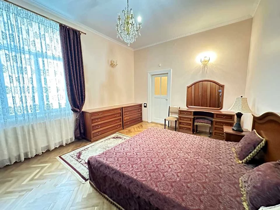Квартира. Львів, Євгена Коновальця вул.