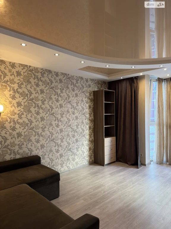 Long-Term Rental Apartment, Poczynki