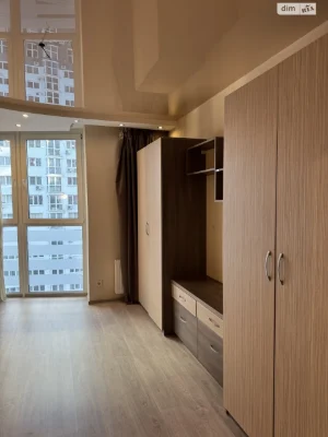 Long-Term Rental Apartment, Poczynki