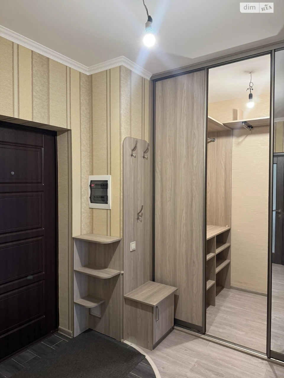 Long-Term Rental Apartment, Poczynki
