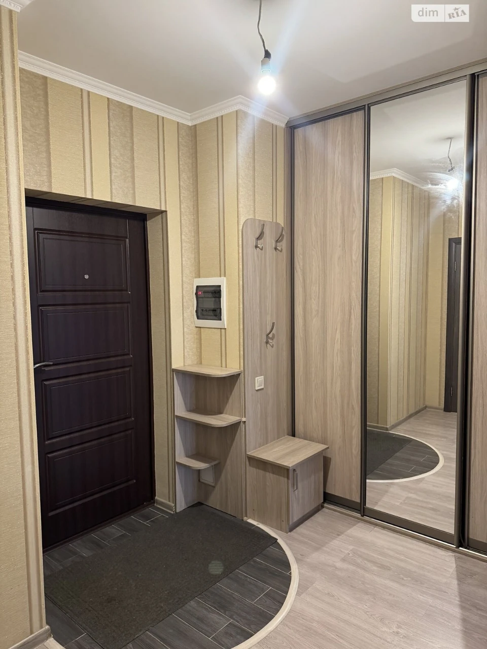 Long-Term Rental Apartment, Poczynki