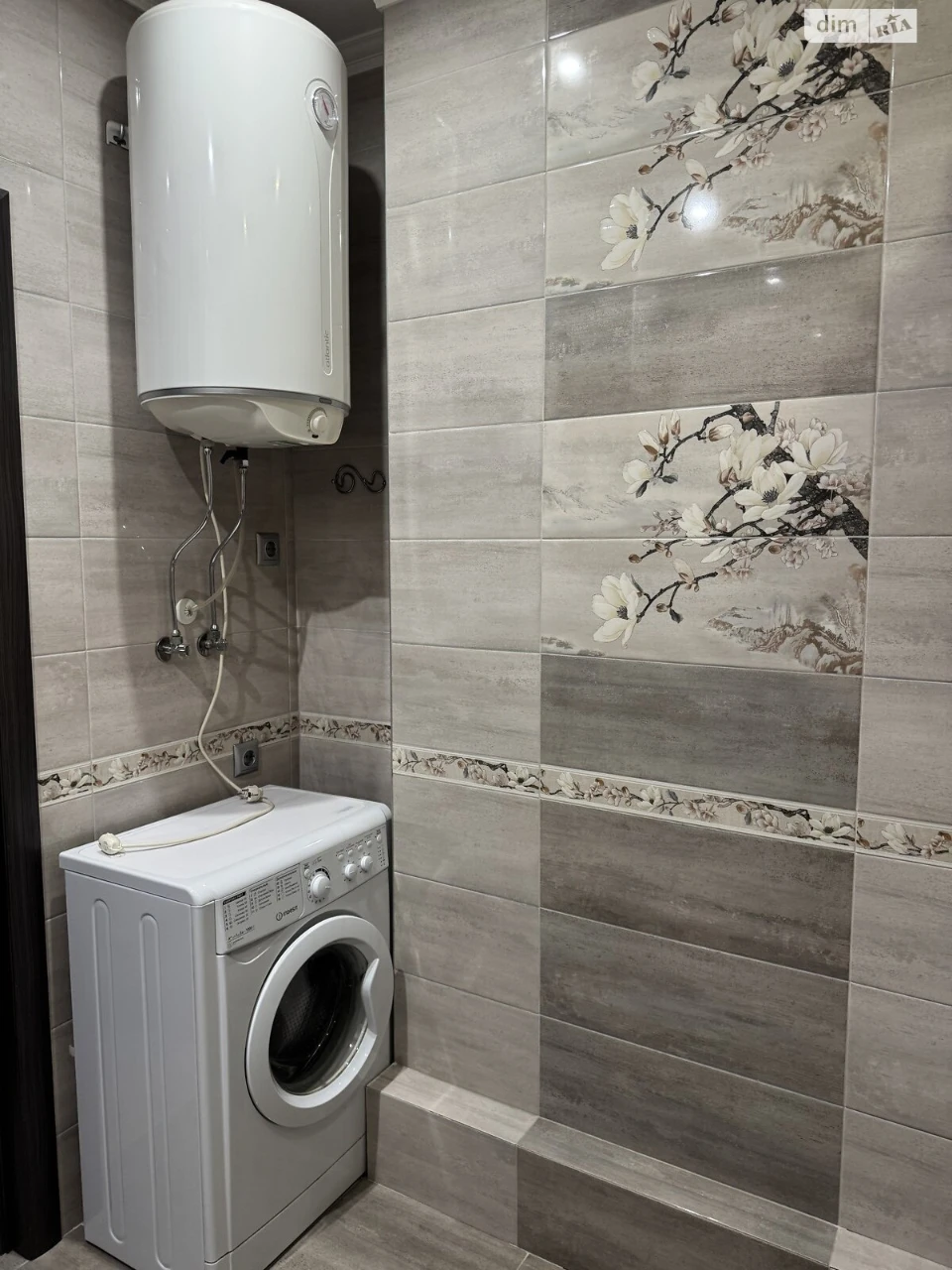 Long-Term Rental Apartment, Poczynki