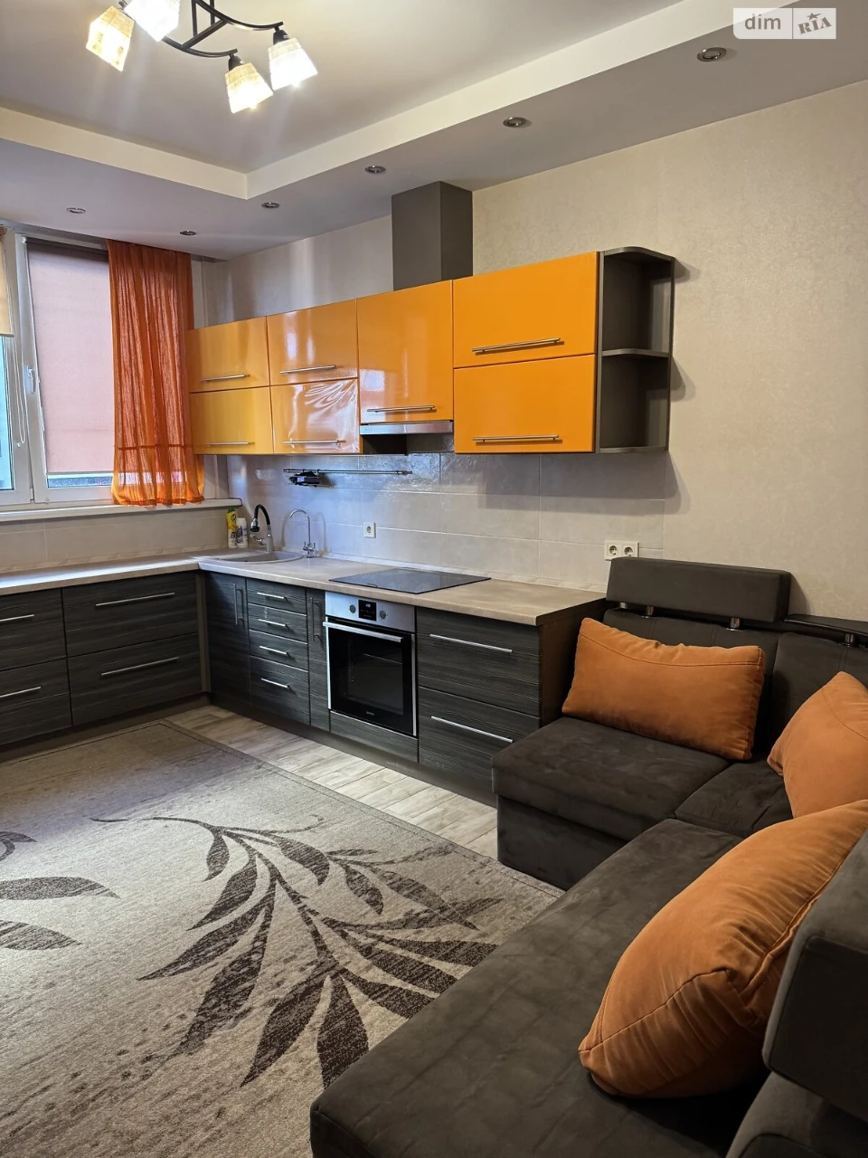 Long-Term Rental Apartment, Poczynki