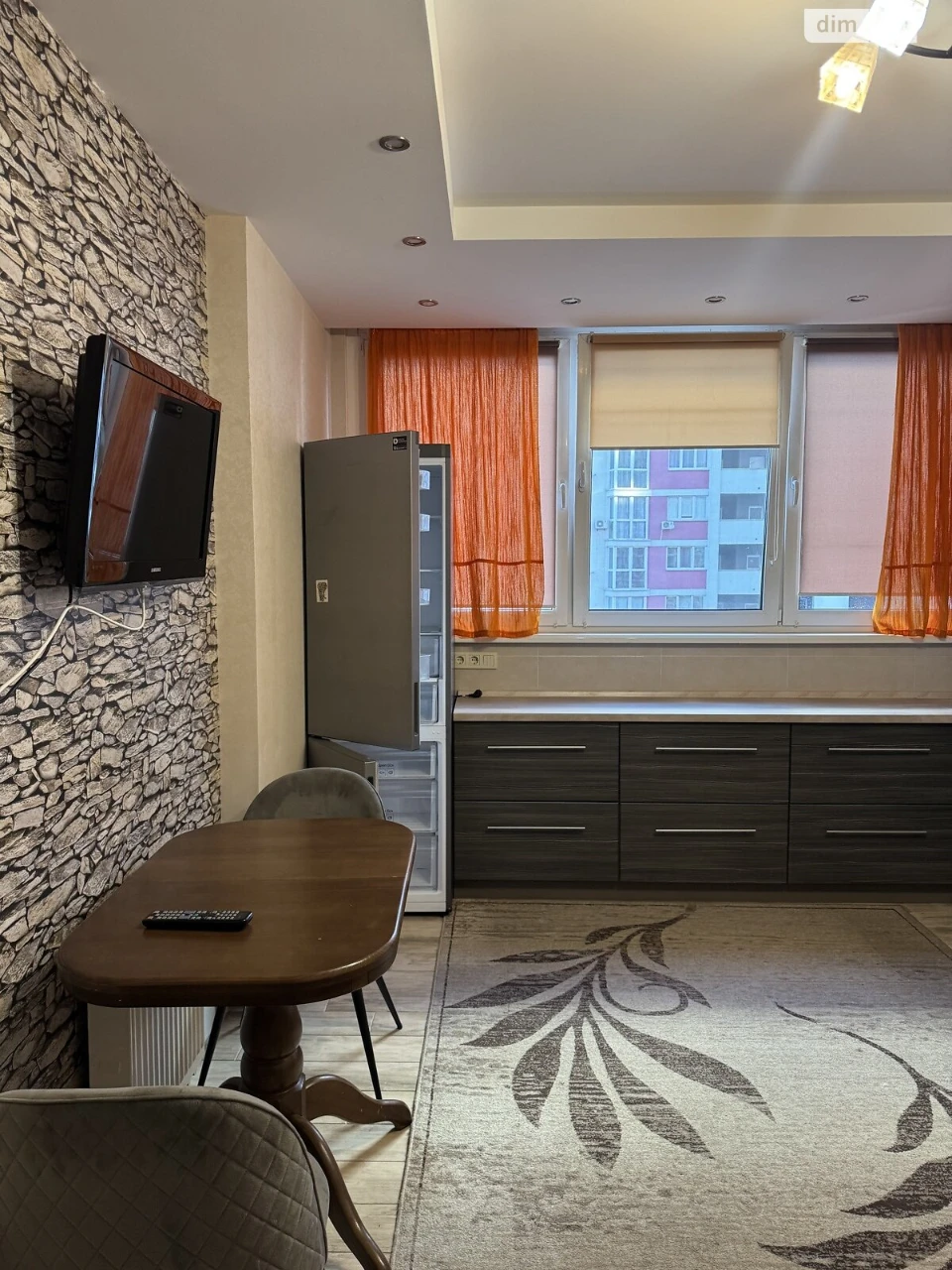Long-Term Rental Apartment, Poczynki