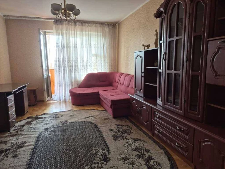 For Rent Long-Term 3-Room Apartment in Kyiv, Desnyan, Ronaldda