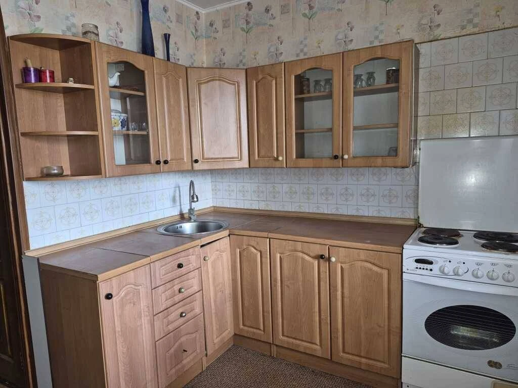 Здам на довгий термін 3-кімнатну квартиру Київ, Деснянський район, вул. Рональда Рейгана, 9Г, 14-й поверх, 16-поверховий цегляний будинок.