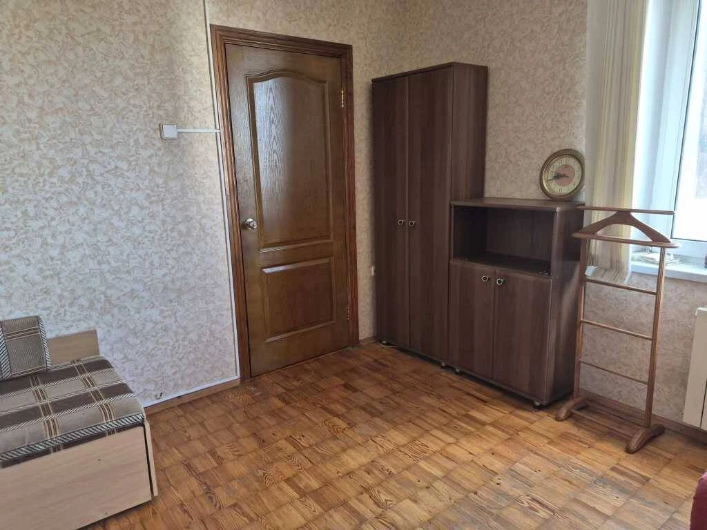 Здам на довгий термін 3-кімнатну квартиру Київ, Деснянський район, вул. Рональда Рейгана, 9Г, 14-й поверх, 16-поверховий цегляний будинок.
