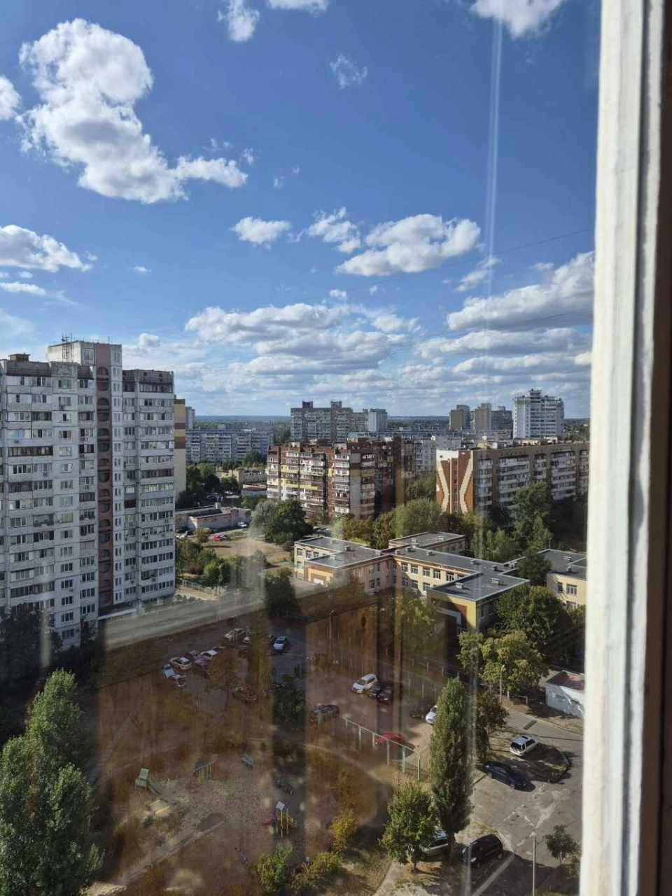 Здам на довгий термін 3-кімнатну квартиру Київ, Деснянський район, вул. Рональда Рейгана, 9Г, 14-й поверх, 16-поверховий цегляний будинок.
