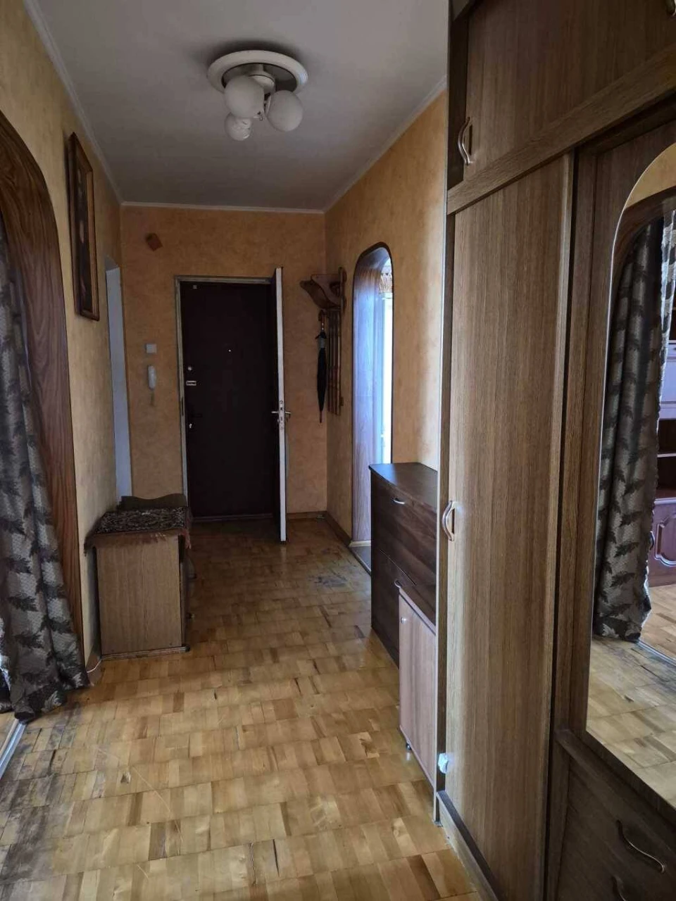 Здам на довгий термін 3-кімнатну квартиру Київ, Деснянський район, вул. Рональда Рейгана, 9Г, 14-й поверх, 16-поверховий цегляний будинок.