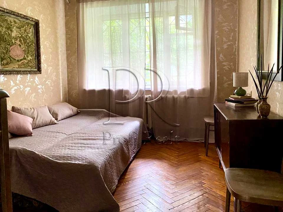 Apartment. Kyiv, Berezaysky Prospect.