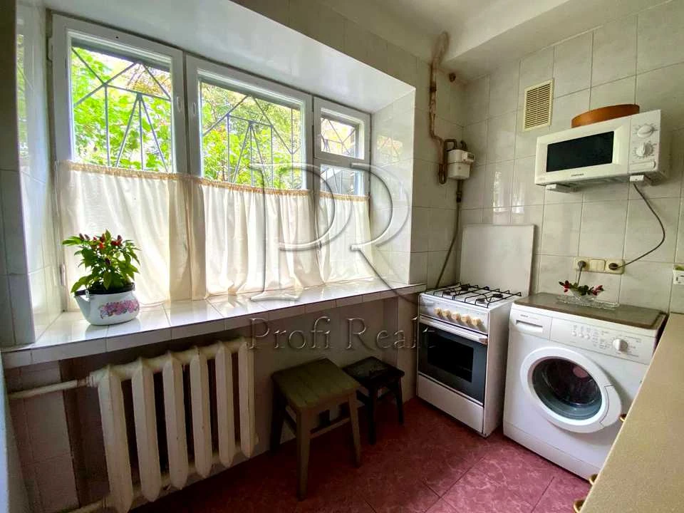 Apartment. Kyiv, Berezaysky Prospect.