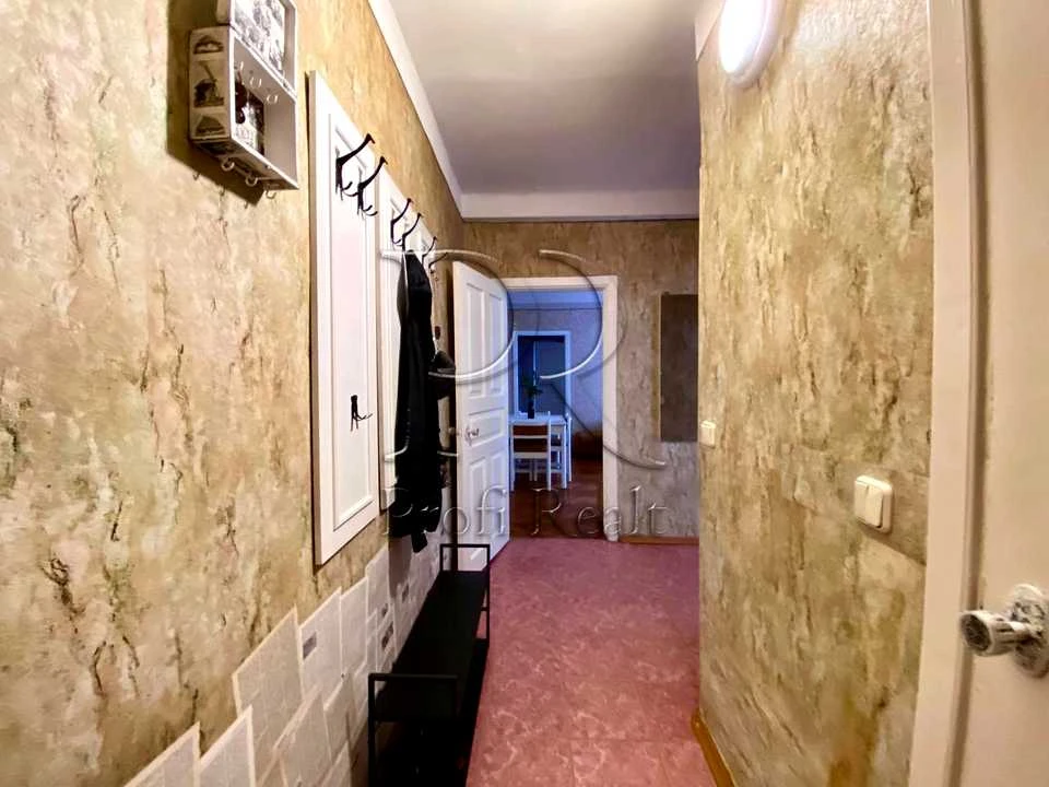 Apartment. Kyiv, Berezaysky Prospect.