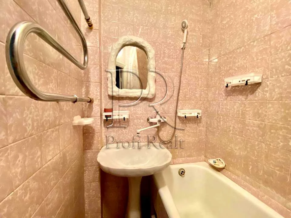 Apartment. Kyiv, Berezaysky Prospect.
