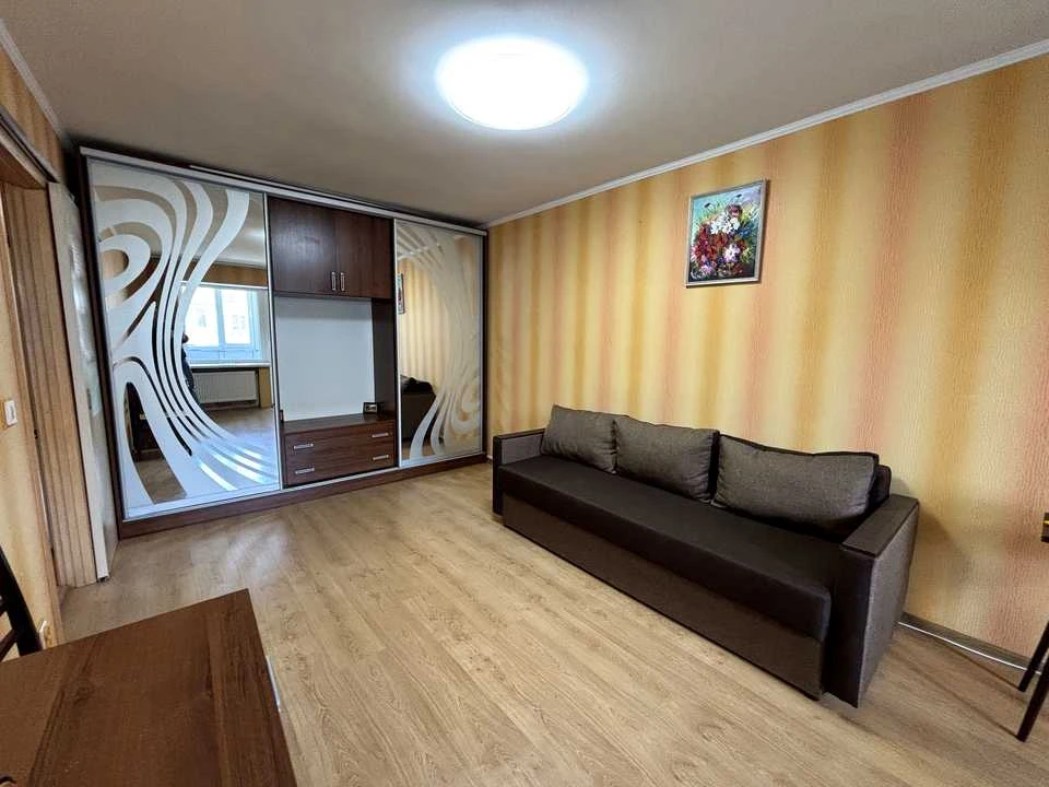 Квартира. Киев, улица Ялтинская.