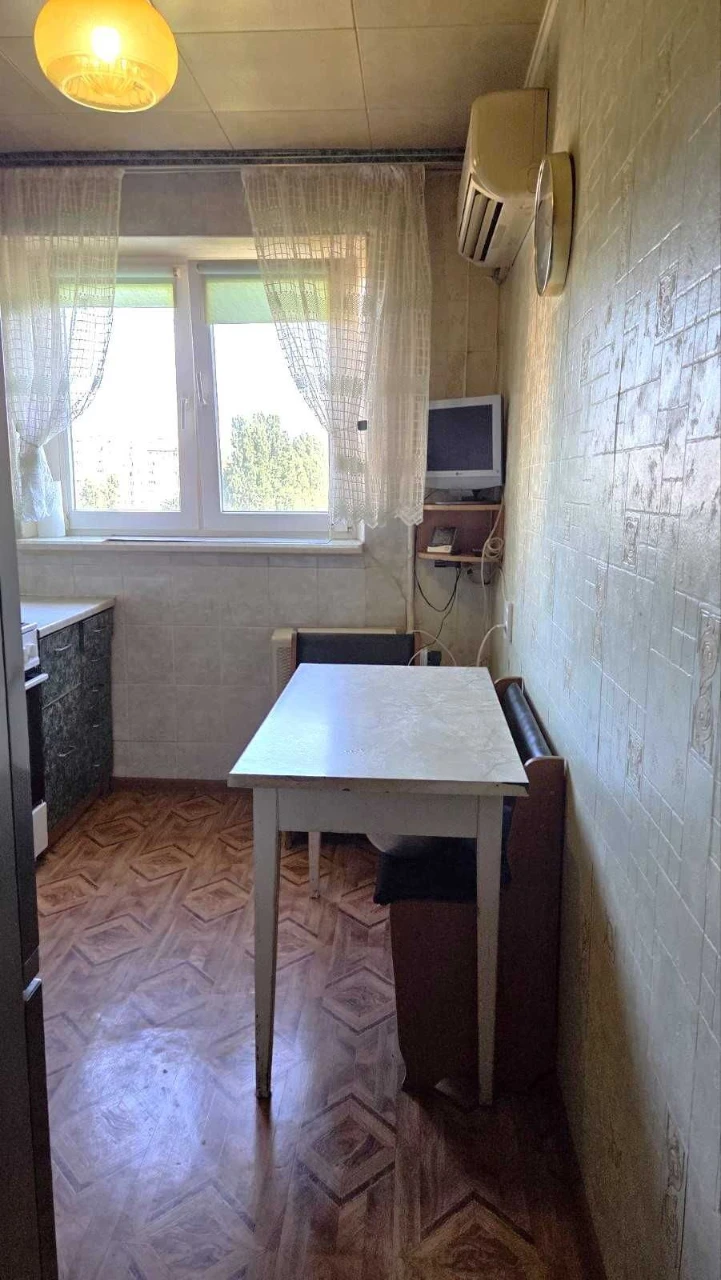 продам 2 кімнатна квартира, газовый дім, 5 поверх по вул. Кр