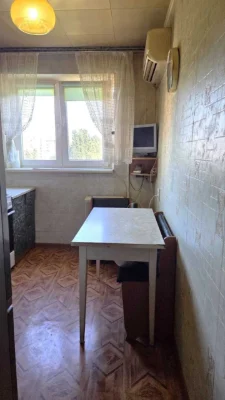 продам 2 кімнатна квартира, газовый дім, 5 поверх по вул. Кр