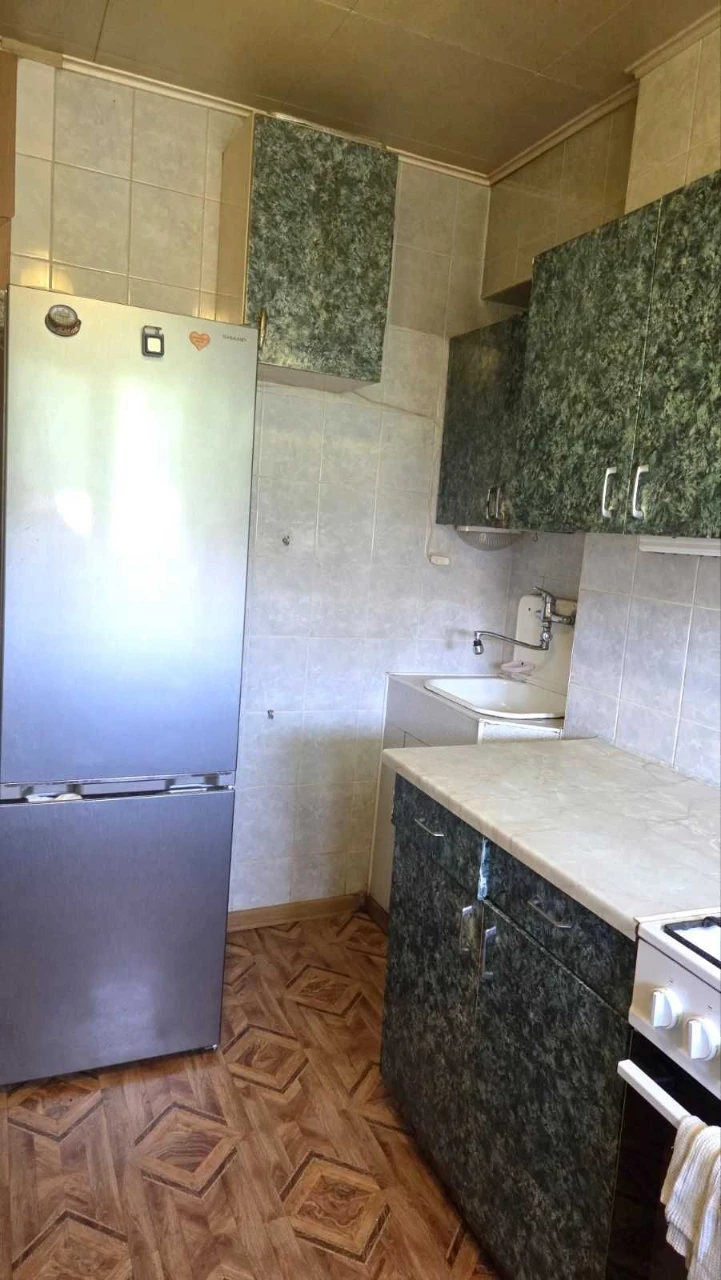 продам 2 кімнатна квартира, газовый дім, 5 поверх по вул. Кр