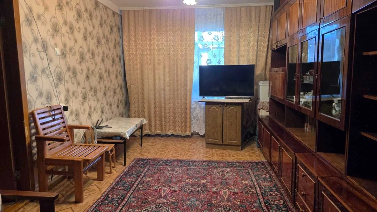 продам 2 кімнатна квартира, газовый дім, 5 поверх по вул. Кр