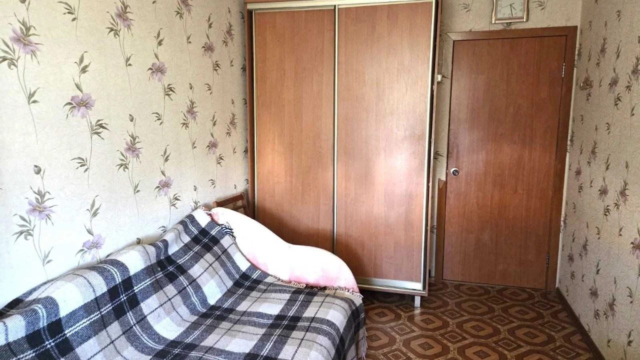 продам 2 кімнатна квартира, газовый дім, 5 поверх по вул. Кр