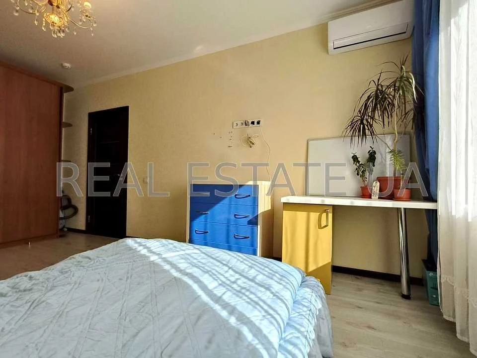One-room apartment. Kyiv, Urlivska St.