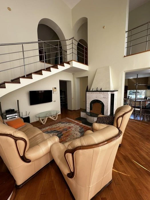 House for sale in Sauvignon-1