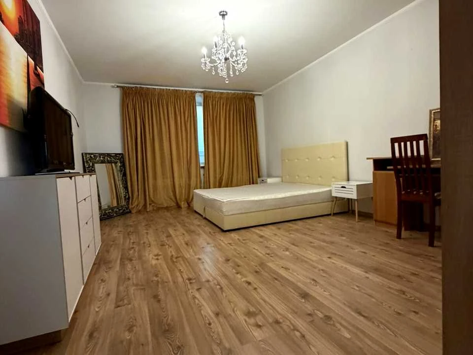Квартира. Киев, улица Бориспольская.