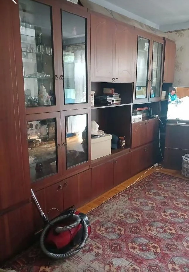 For sale 3-room apartment.  Kirov district. Let's consider the whole proposal