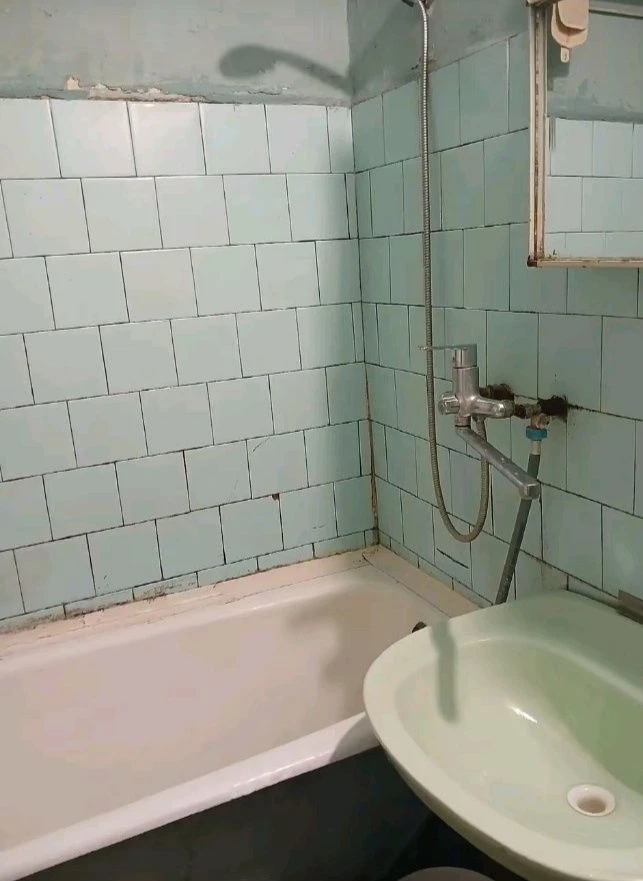 For sale 3-room apartment.  Kirov district. Let's consider the whole proposal