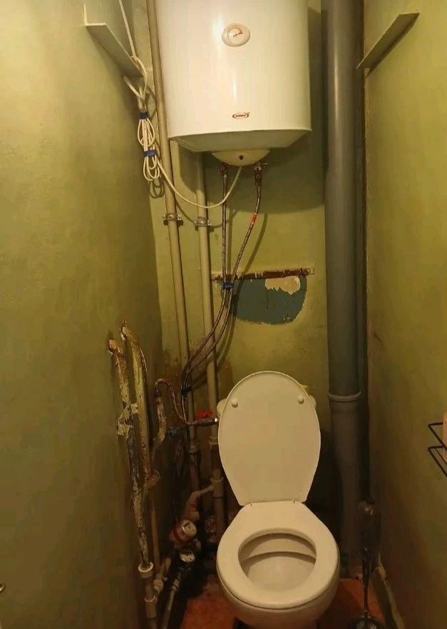 For sale 3-room apartment.  Kirov district. Let's consider the whole proposal