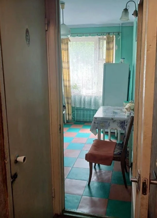 For sale 3-room apartment.  Kirov district. Let's consider the whole proposal