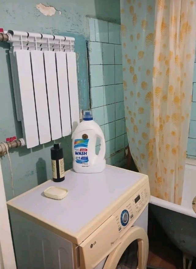 For sale 3-room apartment.  Kirov district. Let's consider the whole proposal