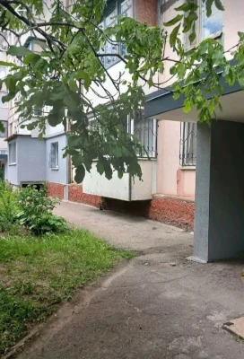 For sale 3-room apartment.  Kirov district. Let's consider the whole proposal