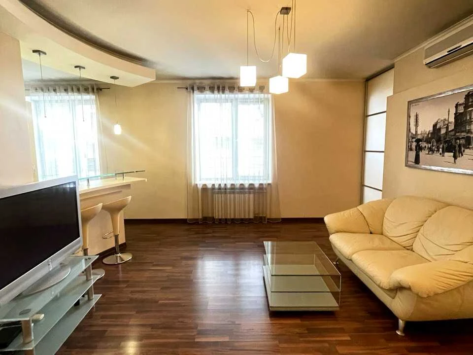 Apartment. Antonovycha St.