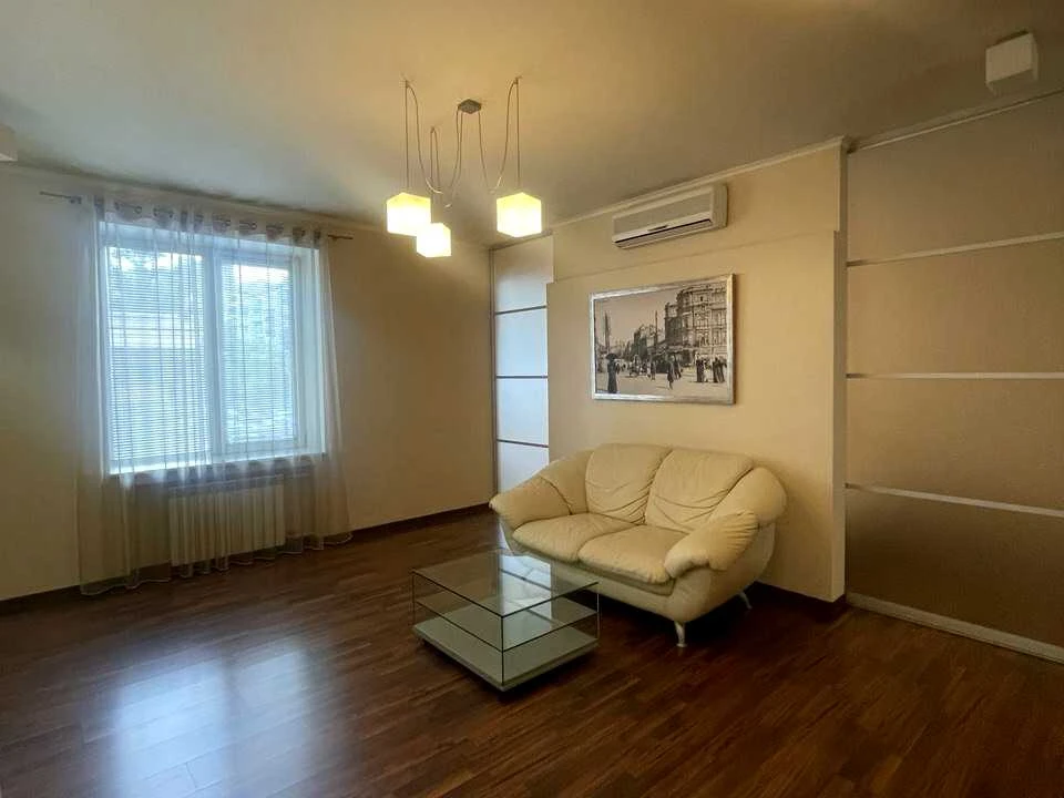 Apartment. Antonovycha St.