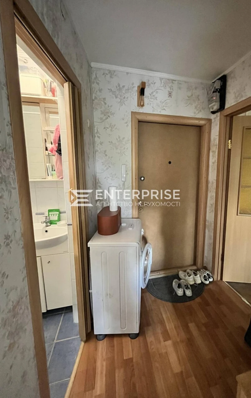 Продаж 1к квартири 32 м² на вул. Верховинна, метро Житомирсь