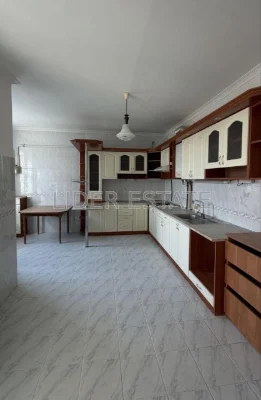 Продаж 4-кімнатної квартири на вул. Володимирівській | Ужгор