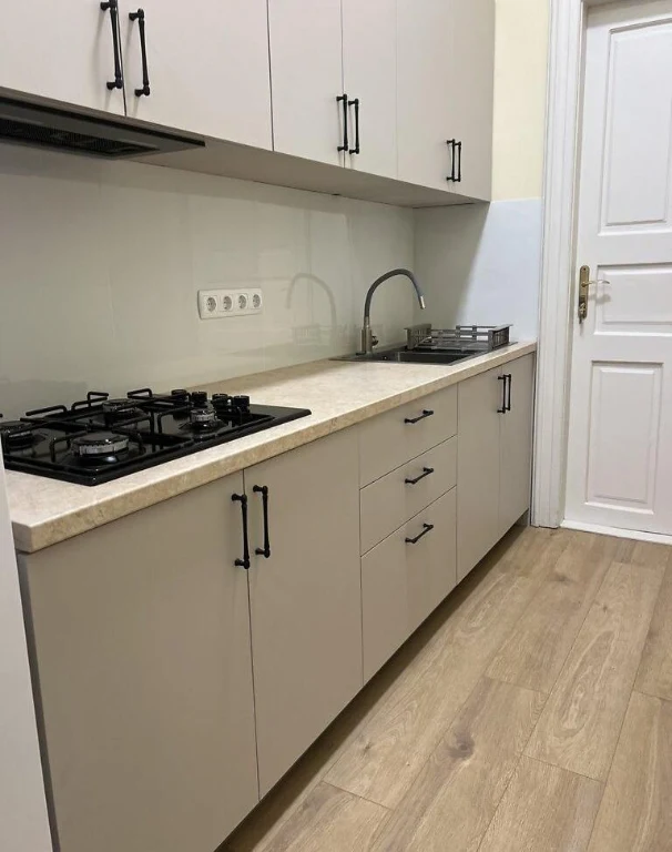 Продаж 1.5 кімнатної в центрі з газом