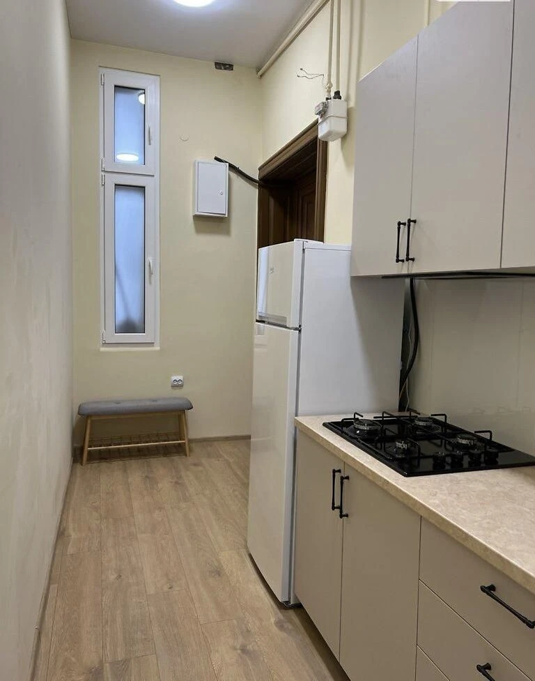 Продаж 1.5 кімнатної в центрі з газом