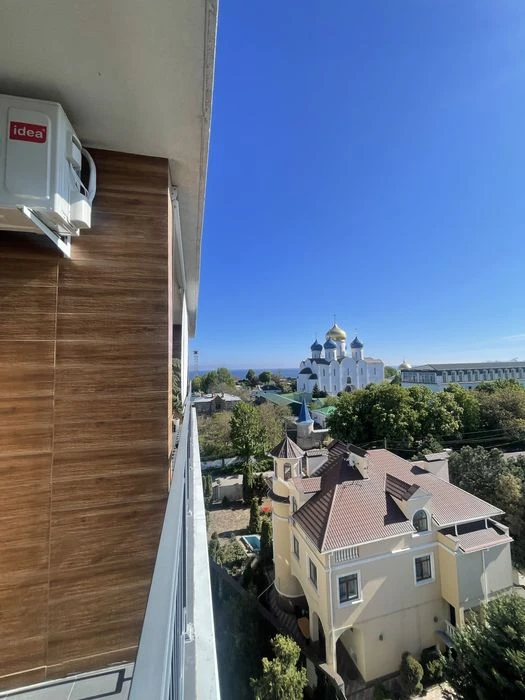 Двухкомнатная квартира без ремонта. Рядом с морем. 16 в.