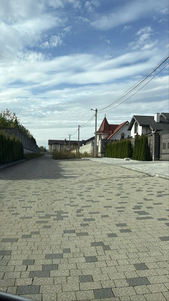 Продаж котеджу район Екватору.Міські комунікації